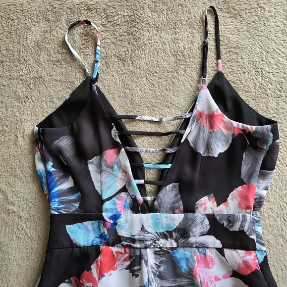 Bebe wide leg spaghetti strap floral jumpsuit size 6 - Picture 10 of 15